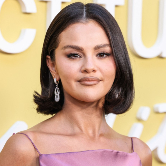 Selenu Gomez pitali kako brije brkove, a odgovor ni u snu nisu očekivali – oduševila je