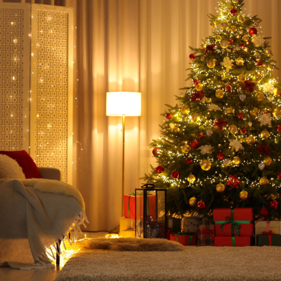 Radili ste sve pogrešno: Uz ovaj trik veštačka jelka izgledaće kao prava (VIDEO)