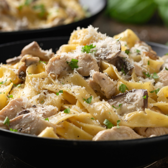 Najkremastija PASTA SA PILETINOM iz samo JEDNOG TIGANJA - nema beskonačnog pranja sudova, a ukus je FANTAZIJA (VIDEO)