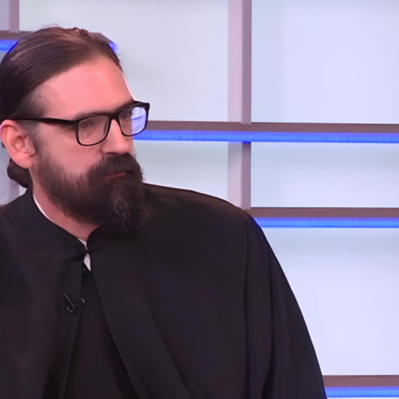 SVEŠTENIK DARKO OTKRIVA: Evo zbog čega je Sveti Nikola VAŽAN i da li treba slaviti slavu ukoliko se u porodici desio smrtni slučaj