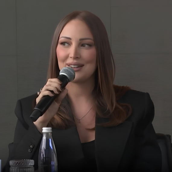 Aleksandra Prijović se prisetila susreta sa Šabanom Šaulićem na aerodromu, pa otkrila ŠTA JOJ JE TADA KUPIO! "Ajde, mala moja...(VIDEO)