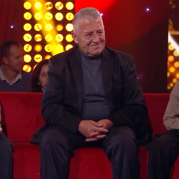 "NISU JE ZAPAMTILI, NISU STIGLI DA JE UPOZNAJU" Veljka i Milana je majka napustila, ostali su sami sa ocem i bakom, a ovo je njihova priča