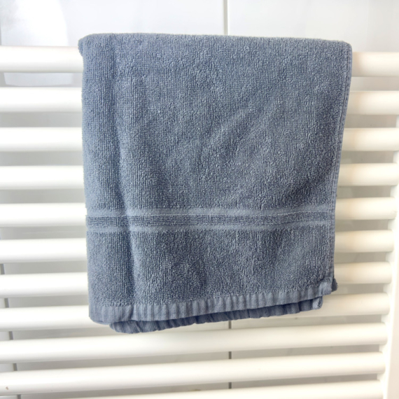 Ustajali i buđavi miris peškira uklonite uz pomoć dva sastojka iz kuhinje