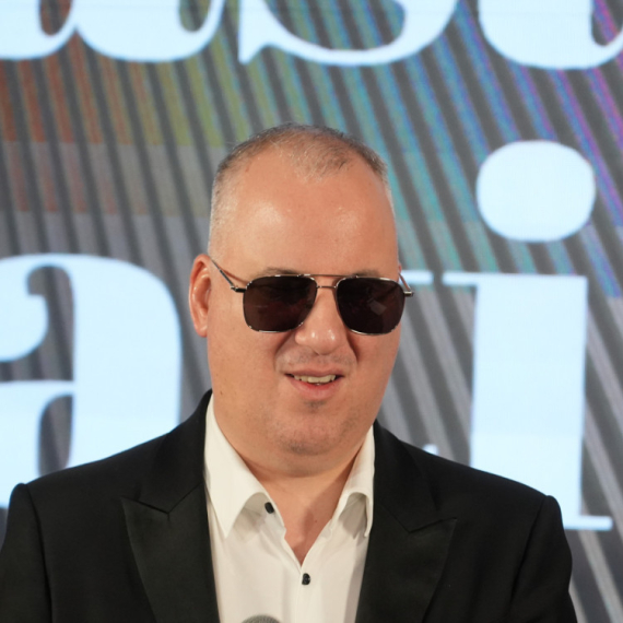 Saša Matić još jednom pokazao da ima VELIKO SRCE: Pevač POMOGAO deci koja se leče na onkologiji u Novom Sadu