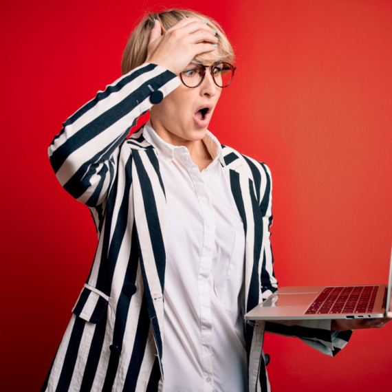 DNEVNI HOROSKOP ZA PONEDELJAK, 22. DECEMBAR: Rakovi osećaju NEZADOVOLJSTVO u odnosu sa partnerom; Device ne uspevaju da se dogovore sa NADREĐENIMA