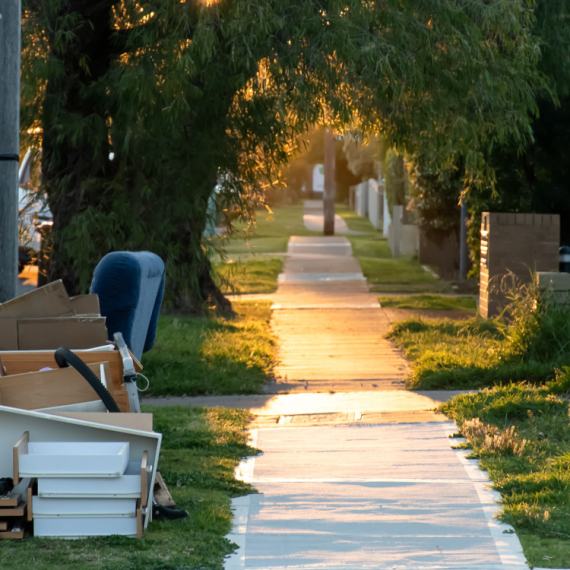 Za nekoga đubre, za druge BLAGO! Ona skuplja OTPAD iz BOGATAŠKOG KRAJA, a evo KAKVE je sve "ULOVE" imala (VIDEO)
