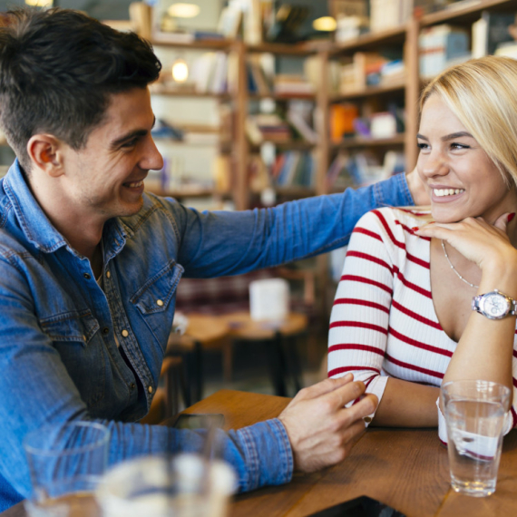 DNEVNI HOROSKOP ZA UTORAK 23. DECEMBAR: Vodolije veoma ZAINTERESOVANE za jednu osobu, Vage u svojoj FLERT FAZI, Lavove nervira emotivni partner