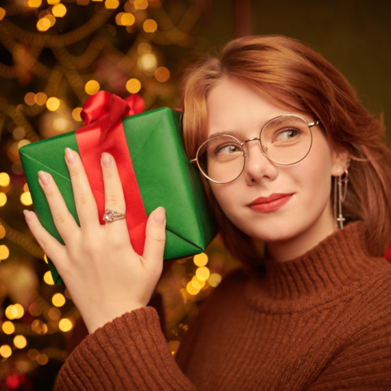 Neće vam reći, ali NE KUPUJTE im ovo: Pokloni koje svaki znak NE ŽELI ISPOD JELKE!