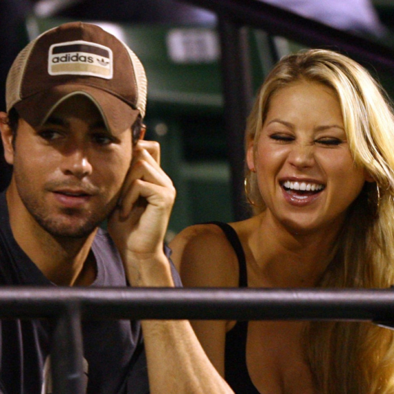 Ana Kurnjikova (44) se porodila: Stigla četvrta "najlepša beba na svetu" (FOTO)