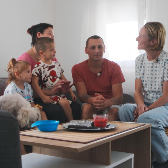 Radna akcija sa Tamarom - Sreda, 24. decembar - Obilazak srećnih porodica obeležiće poslednju epizodu ove sezone