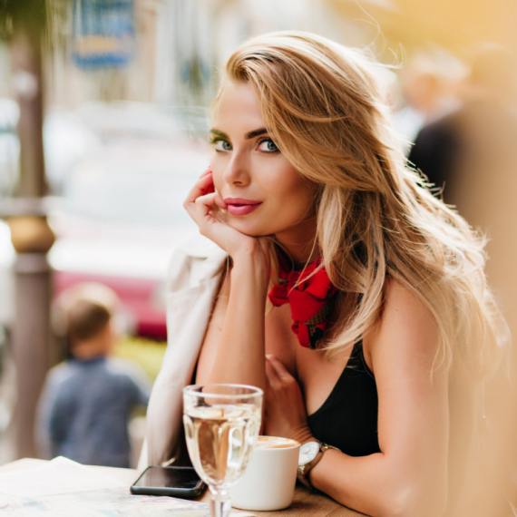 DRŽITE IH BLIZU SEBE: OvI horoskopski znaci vam mogu ulepšati život