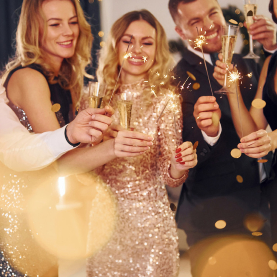 NOVI TREND SVE POPULARNIJI! Rođeni su oko novogodišnjih i božićnih praznika, a rođendane slave NA LETO! Evo i ZAŠTO!