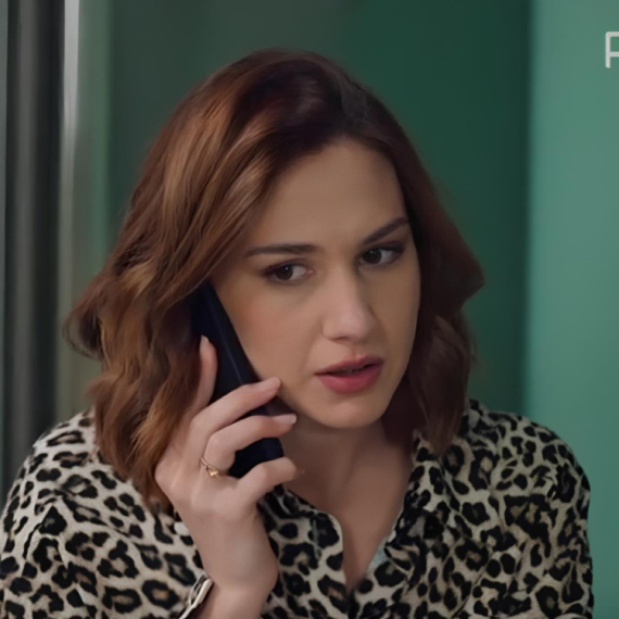 Igra sudbine: Strast i osveta - Nedelja, 28. decembar - Lenka doija neočekivan poziv...