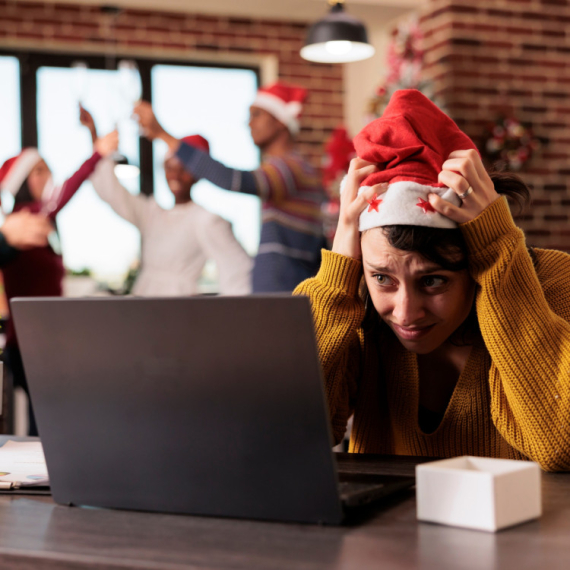 HOROSKOP ZA PONEDELJAK, 29. DECEMBAR: Ribe DANAS imaju lošu komunikaciju sa nadređenima; Savet za Ovnove – kontrolišite se ako ne želite tenzije na poslu!