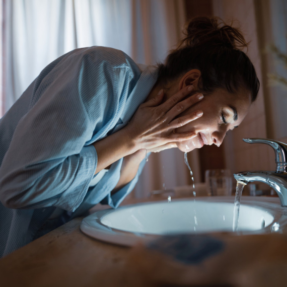 UJUTRU ILI UVEČE? Kada i NA KOJI NAČIN je potrebno da se umivate?