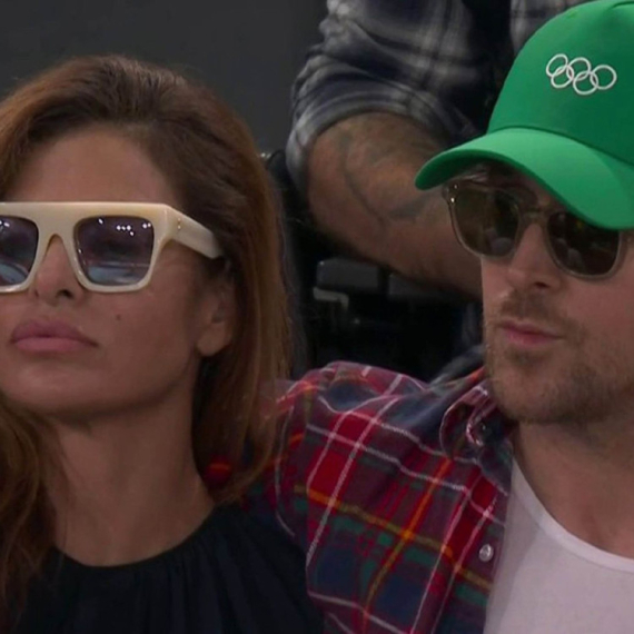 Imaju milione, a sa decom žive u dvosobnom stanu: Sami kuvaju i peru, a retko ko ovako vaspitava decu