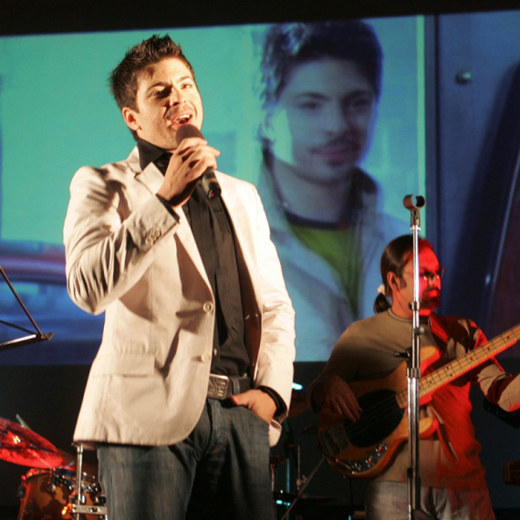 Ova pesma je jedan od najvećih hitova Tošeta Proeskog, a objavljena je NAKON NJEGOVE SMRTI!