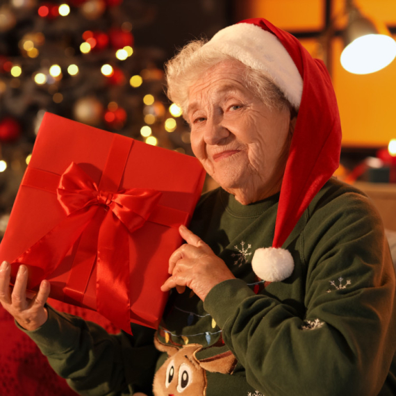 Baka (90) dobila poklon koji je čekala celog svog života: Nije mogla da veruje očima (VIDEO)