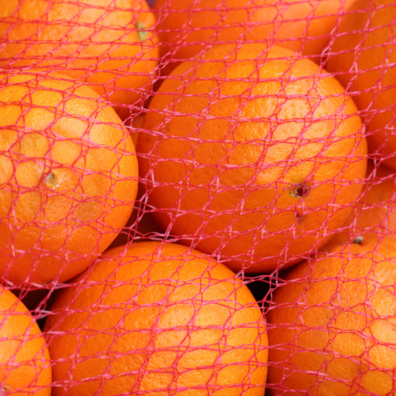 Zašto se pomorandže prodaju u crvenoj mrežici? To nije slučajnost, već dobro smišljen trik!