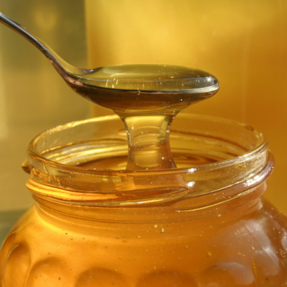 Kako proveriti da li je med koji kupujete zaista pravi: Isprobajte ove trikove