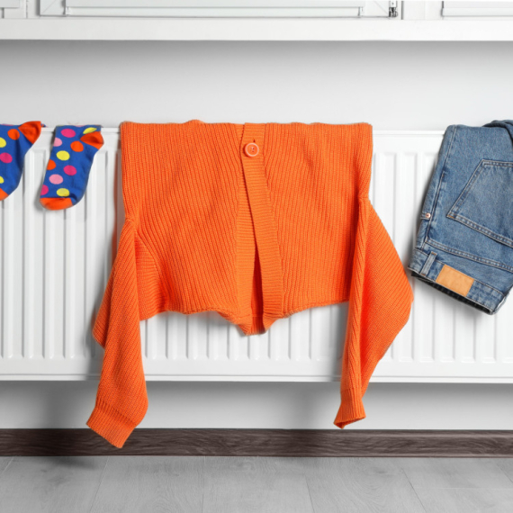 Stručnjak UPOZORAVA: Evo zašto ne bi trebalo da sušite veš na RADIJATORU!