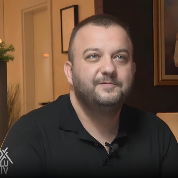 "Kao da sam znao da je to žena za ceo život" Čuveni harmonikaš je 22 godine u braku, a OVAKO je upoznao ljubav svog života