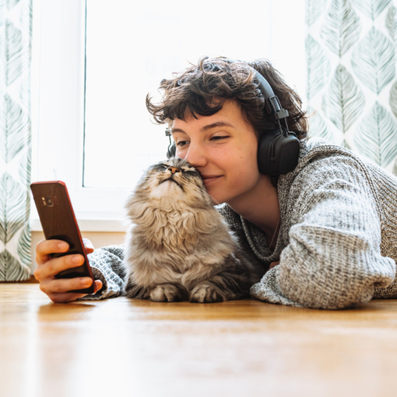 Ma nisu one ledene kraljice! Veterinar otkriva 10 znakova da vas vaša mačka zaista VOLI