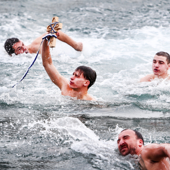 Plivanje za Časni krst 19. januara u podne na Adi Ciganliji