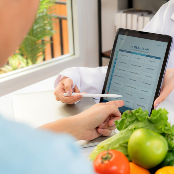 Želite da smršate nakon prazničnih trpeza? Doktorka otkriva zašto pomoć NIKAKO ne treba da tražite od veštačke inteligencije