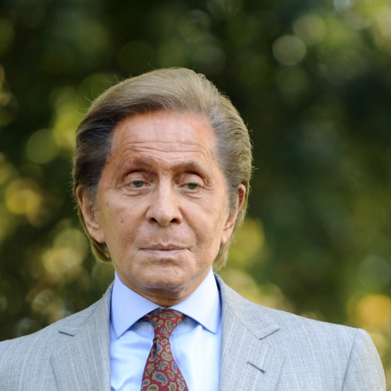 Igrao se tkaninama kao dete kod svoje tete Roze, pa postao MODNI GIGANT! Evo ŠTA je bilo KLJUČNO za Valentinov uspeh