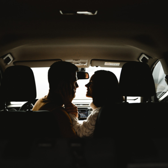 Privlači vas SE*S U JAVNOSTI? Evo nekoliko ideja koje su UZBUDLJIVE, ali bez prevelikog rizika