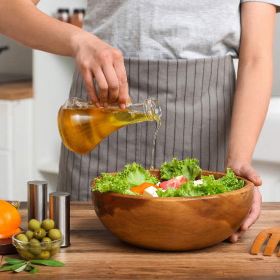 Znamo da je maslinovo ulje zdravo, ali jedna greška tokom kuvanja mu potpuno uništava benefite