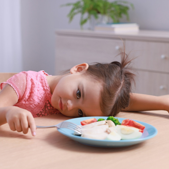 Jedna rečenica čini čuda ako dete neće da jede: Konačno ćete se rešiti "borbe" oko hrane