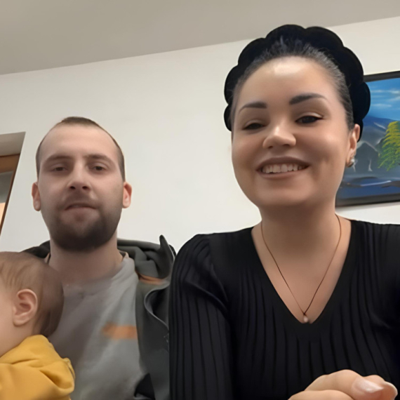 Sreli se, zavoleli i venčali, a onda zbog fotografije stare 22 godine otkrili da se POZNAJU JOŠ OD DETINJSTVA (VIDEO)