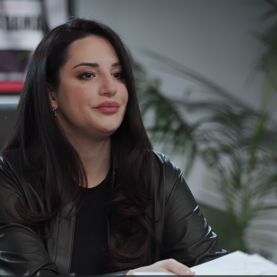 Igra sudbine: Strast i osveta - Četvrtak, 22. januar - Pančeta pred zaposlenima napada Gabrijelu