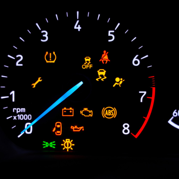 Stručnjak UPOZORAVA: Ako se na polovnom automobilu upali OVA LAMPICA, razmislite o prodaji