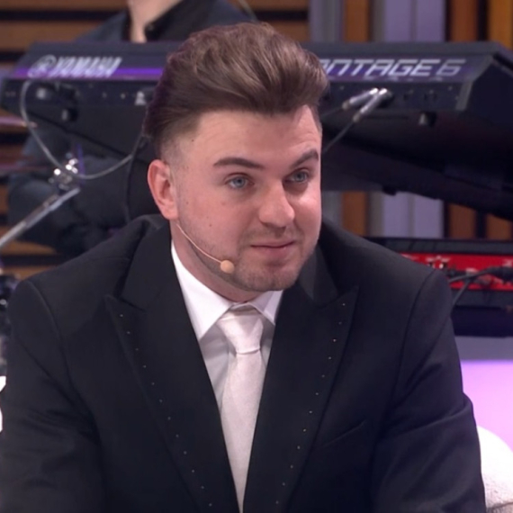 Pevač priznao da je radio TRANSPLANTACIJU KOSE, a ima samo 22 godine - otkrio i ZAŠTO!