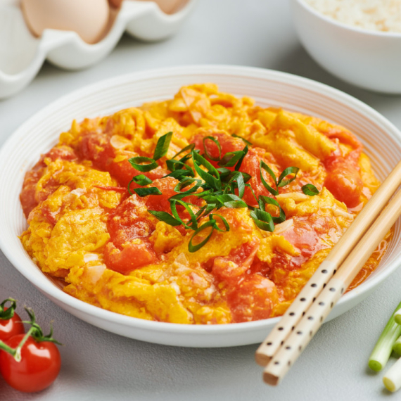 Dosadila vam je klasična priprema jaja? Ovaj doručak razbija monotoniju, a ukus će vas oduševiti (VIDEO)