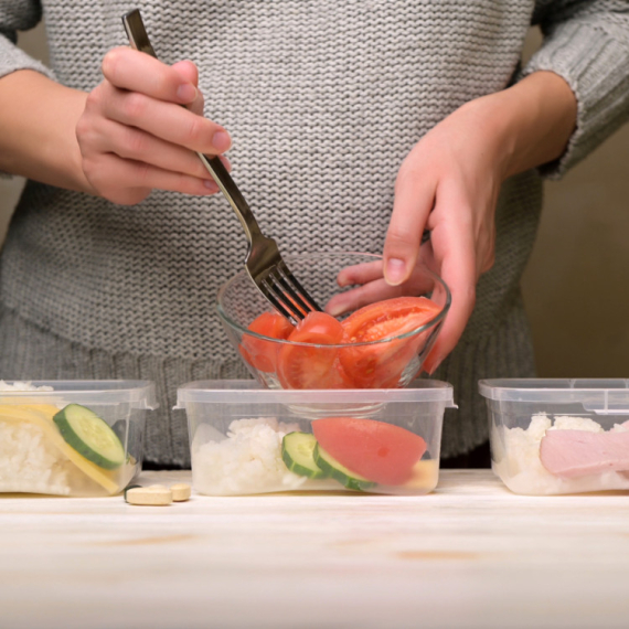 Koje namirnice nije preporučljivo držati u plastičnim posudama