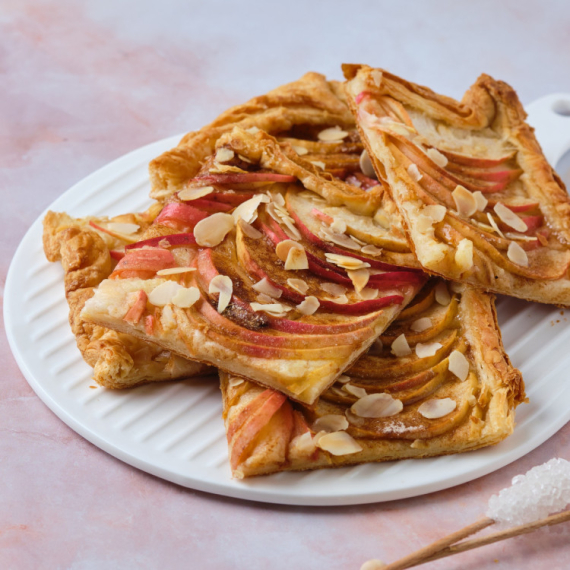 Lisnato testo sa jabukama - idealna poslastica kada vam treba brz, a ukusan slatkiš