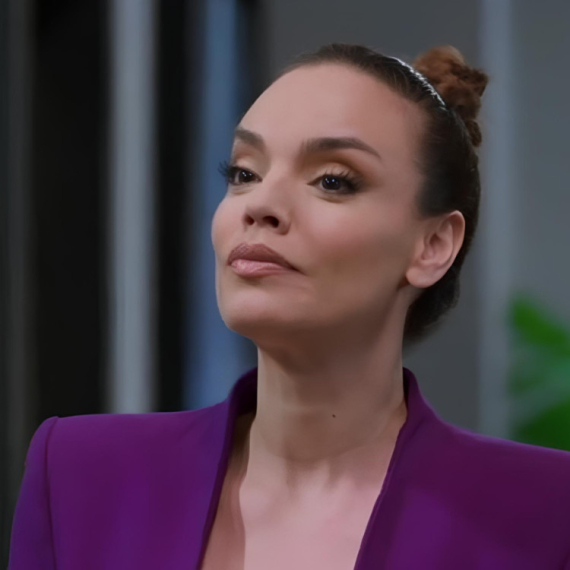 Igra sudbine: Strast i osveta - Sreda, 28. januar - "Ja sam nova direktorka Done!"