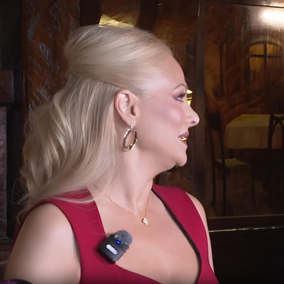 „Ne bi me prepoznali; U MOMENTU PREZUPČIM“ - Svi je znaju kao mirnu i finu osobu, ali u OVIM SITUACIJAMA i ona ume da se IZNERVIRA I OPSUJE! (VIDEO)