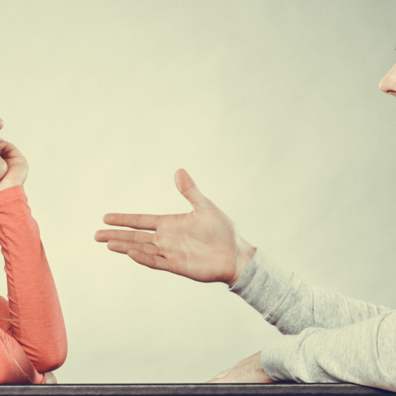 DNEVNI HOROSKOP ZA ČETVRTAK, 29. JANUAR: Ribe treba da slušaju svoju INTUICIJU, Jarčevi u BOLJOJ situaciji sa partnerom, Vage treba da pristanu na KOMPROMIS