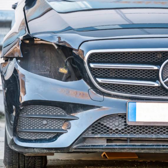 Za rubriku VEROVALI ILI NE! Devojka tokom isparkiravanja napravila ŠTETU VEĆU OD MILION EVRA - evo i KAKO!