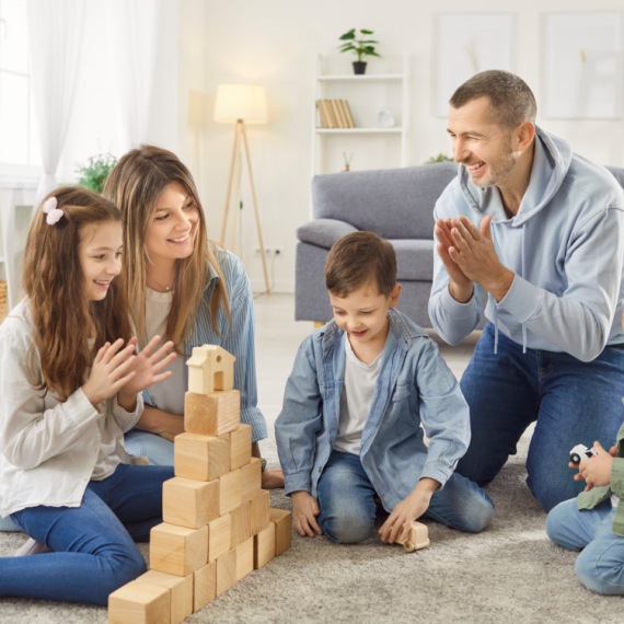 Roditelji izabrali da im TROJE DECE DELI JEDNU SOBU! Mama objasnila ZAŠTO nemaju nameru da menjaju svoju odluku (VIDEO)
