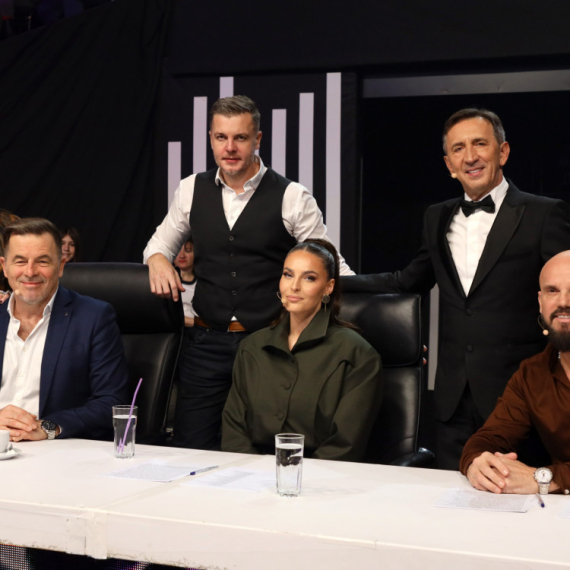 Nikad nije kasno - Nedelja, 1. februar - Takmičarka šoua Nikad nije kasno zbog stajlinga nasmejala žiri