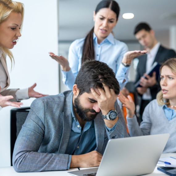 HOROSKOP ZA UTORAK: 3. FEBRUAR: Blizanci nisu sigurni da su se dobro razumeli sa saradnicima; a jedan znak danas doživljava RAZOČARANJE!