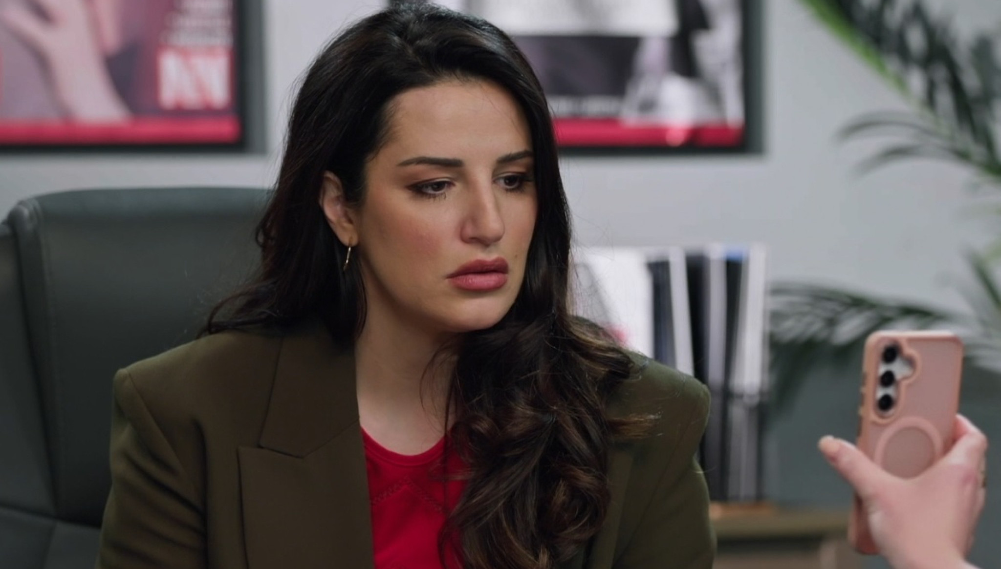 Igra sudbine: Strast i osveta - Utorak, 3. februar - "Mislim da je cilj da se unizi moj autoritet kao suvlasnika firme"