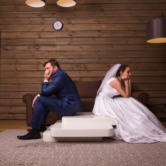 ADVOKAT ZA RAZVODE UPOZORAVA: Ljudi koji rade ovih 7 stvari na svom venčanju skoro uvek kasnije IMAJU PROBLEME