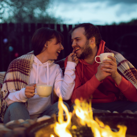 Muškarci koji STALNO ČINE da se njihove supruge OSEĆAJU POSEBNO obično primenjuju ove 4 stvari